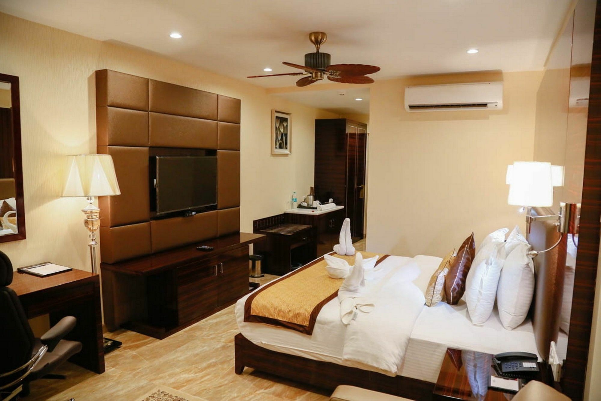 Fabhotel Prime Sarala Crown With Pool - Nr Calangute Beach Εξωτερικό φωτογραφία